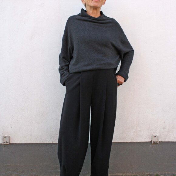 LISELOTTE HORNSTRUP - BLACK HALF PANTS VISCOSE